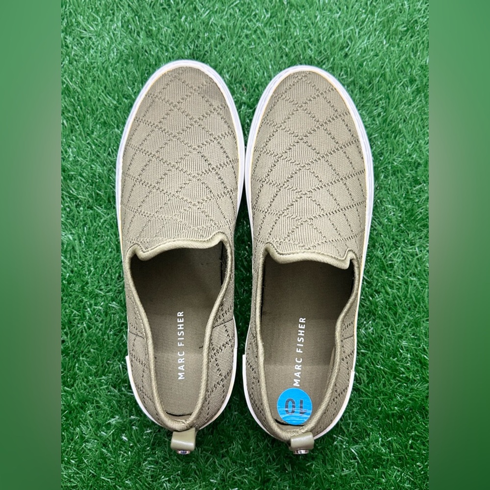 NEW Women Marc Fisher Spell Out Logo Slip On Quilted‎ Sneakers Olive Green 10